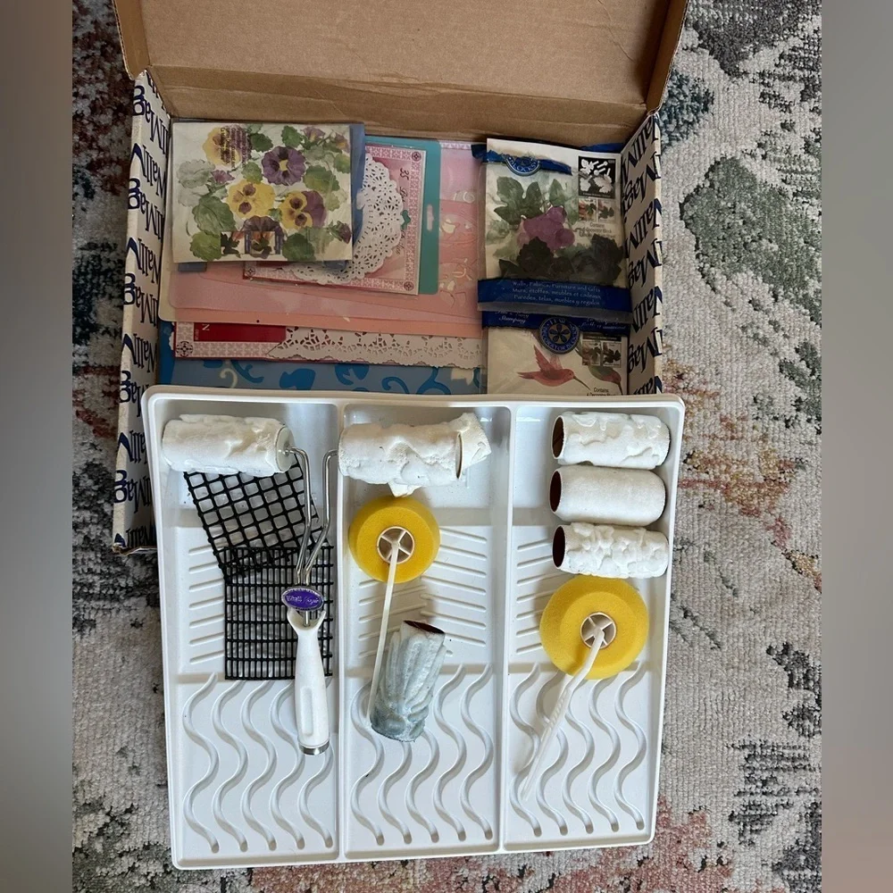 Vintage Wakat Wall Magic QVC Paint Roller Kit & Lots of vintage stencil Extras